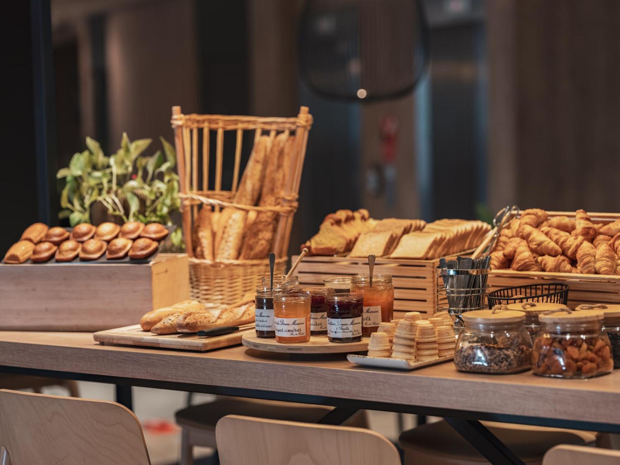 Ibis Paris Gare Montparnasse Catalogne Hotell Exteriör bild